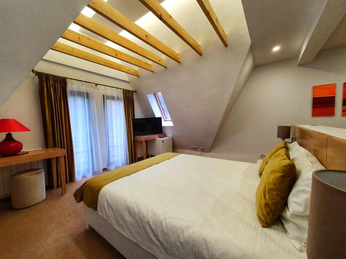 Casa Varful Cu Dor シナヤ エクステリア 写真